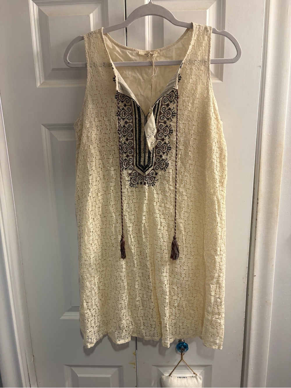 Sleeveless Lace Shift Dress in Light Cream